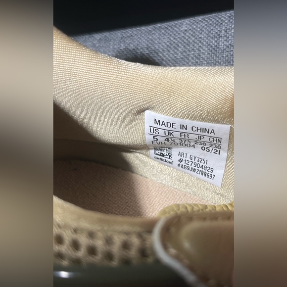 Adidas Ozweego - Picture 7 of 7